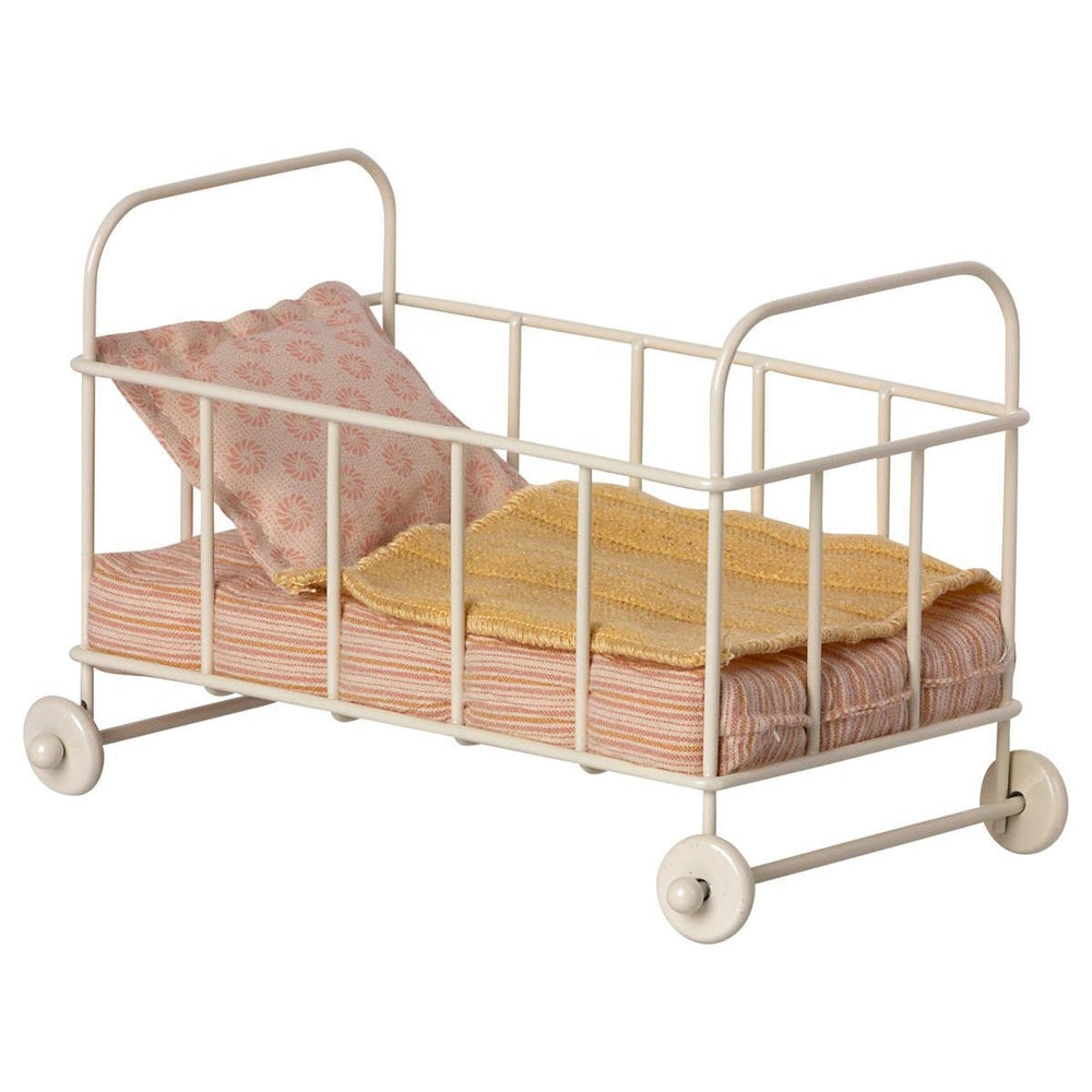 Cot bed clearance width