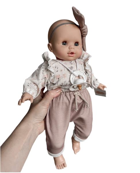 Paola Reina Sonia soft cm doll with sleepy eyes, pacifier and complete outfit Sweater and Pants