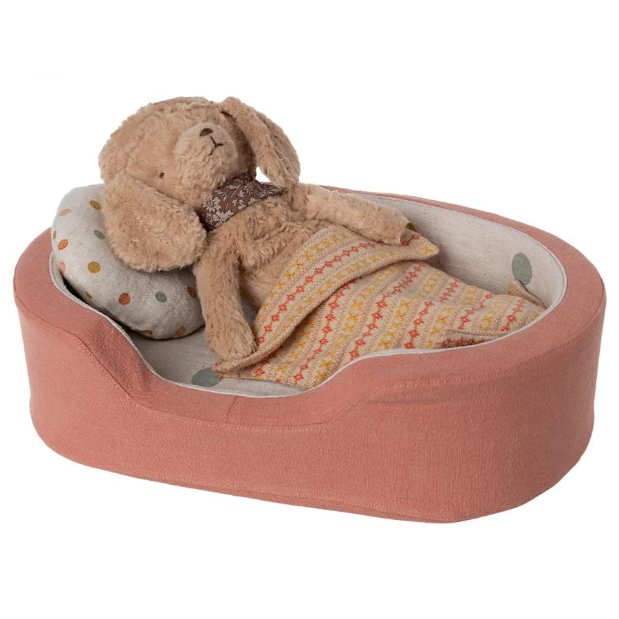 maileg dog basket coral minimono